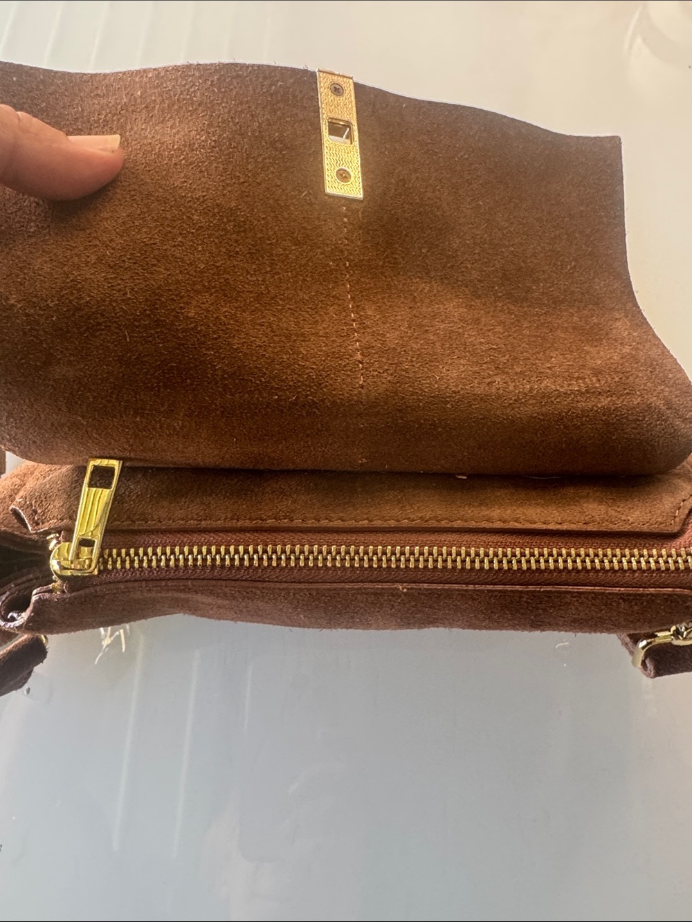 Italian Suede Leather Crossbody with incredible gold hardware and amazing clasp - Picture 7 of 10